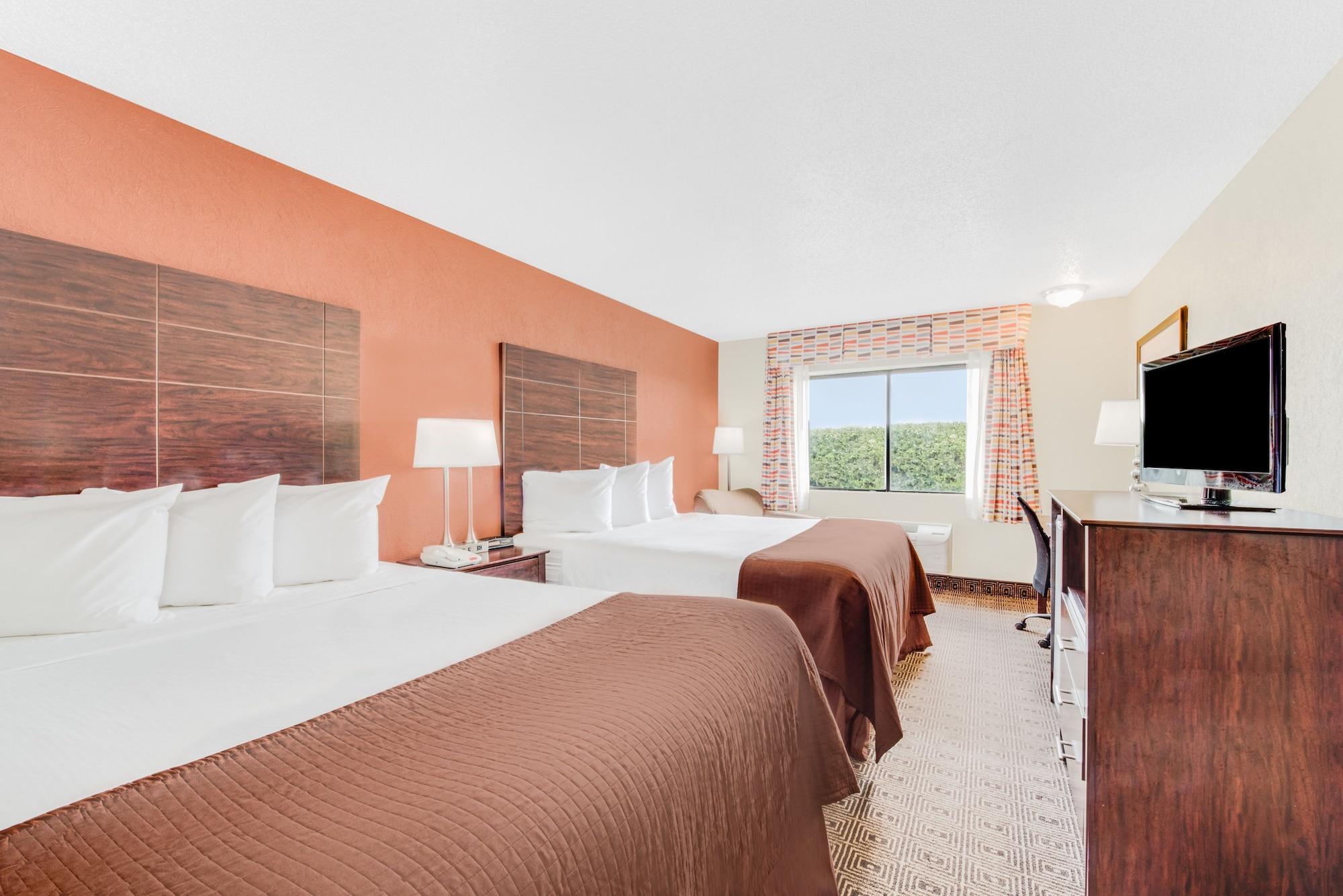 Отель Baymont By Wyndham Midland Airport Экстерьер фото